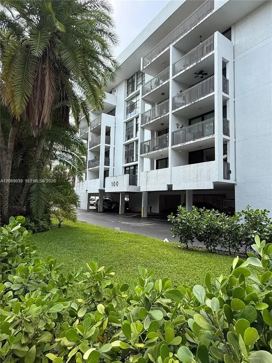 1 bedroom 1 bath Residential for sale at 100 Ocean Lane Dr # 303, Key Biscayne FL 33149