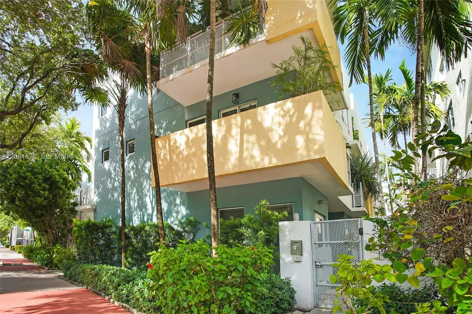 2 bedroom 1 bath Residential Lease for rent at 206 Washington Ave # 12, Miami Beach FL 33139