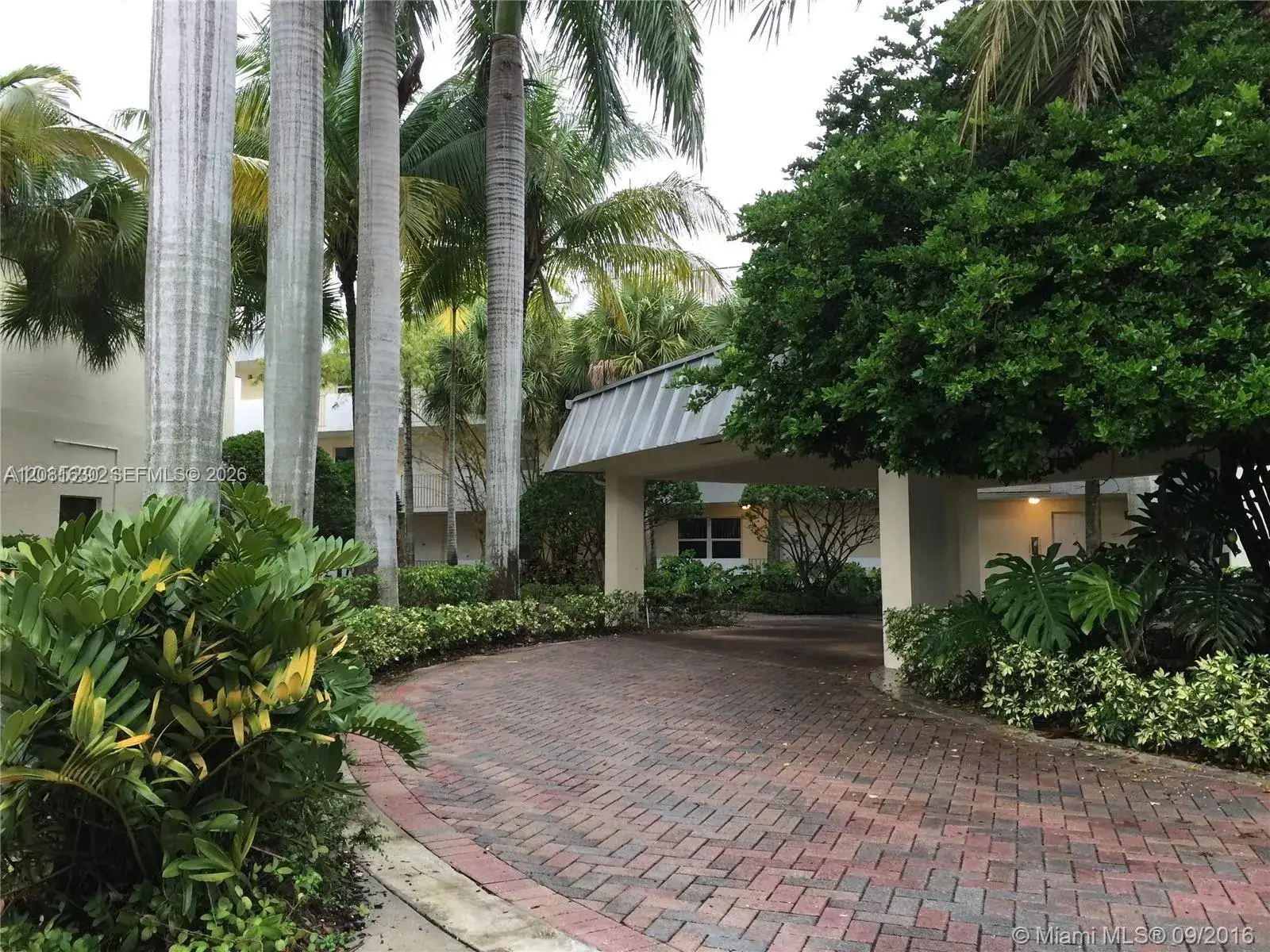 1 bedroom 1 bath Residential Lease for rent at 8950 SW 69th Ct # 114, Pinecrest FL 33156