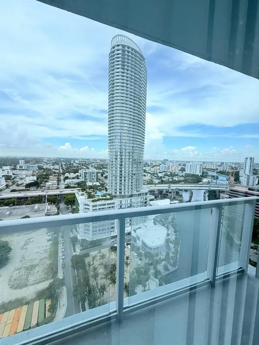 1 bath Residential Lease for rent at 185 SW 7th St # 2600, Miami FL 33130