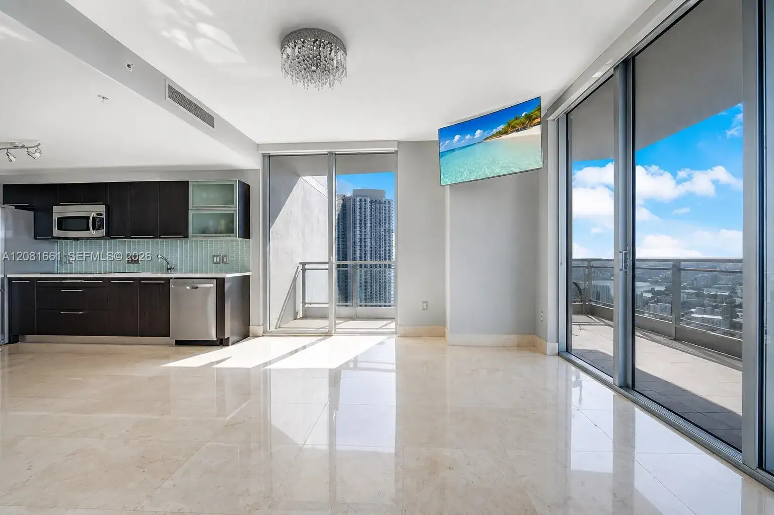 1 bedroom 1 bath Residential Lease for rent at 90 SW 3rd St # 3110, Miami FL 33130