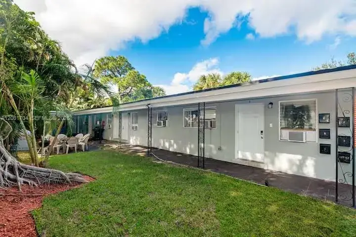 Commercial Sale for sale at 1017 NE 14th Ave, Fort Lauderdale FL 33304