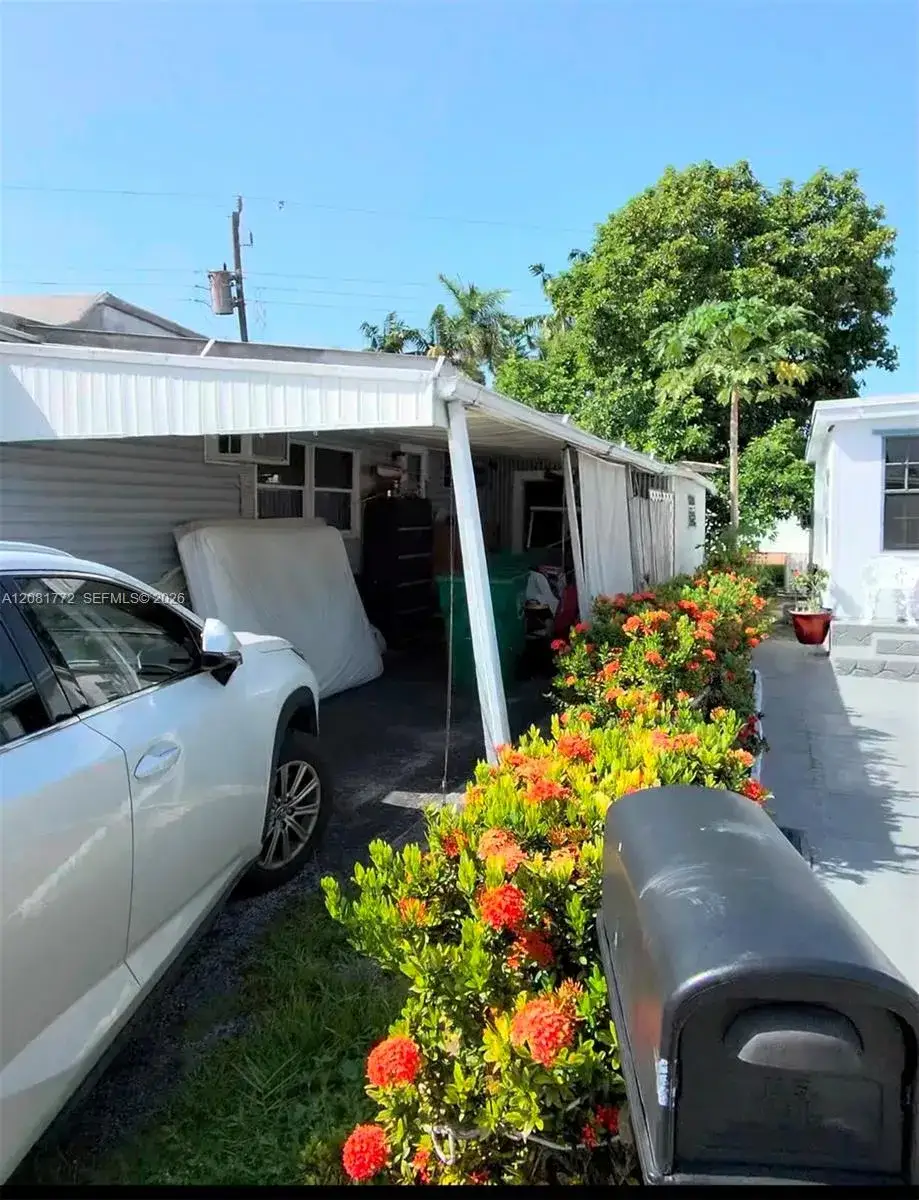 2 bedroom 1 bath Residential for sale at 8640 SW 17th Ct, Davie FL 33324