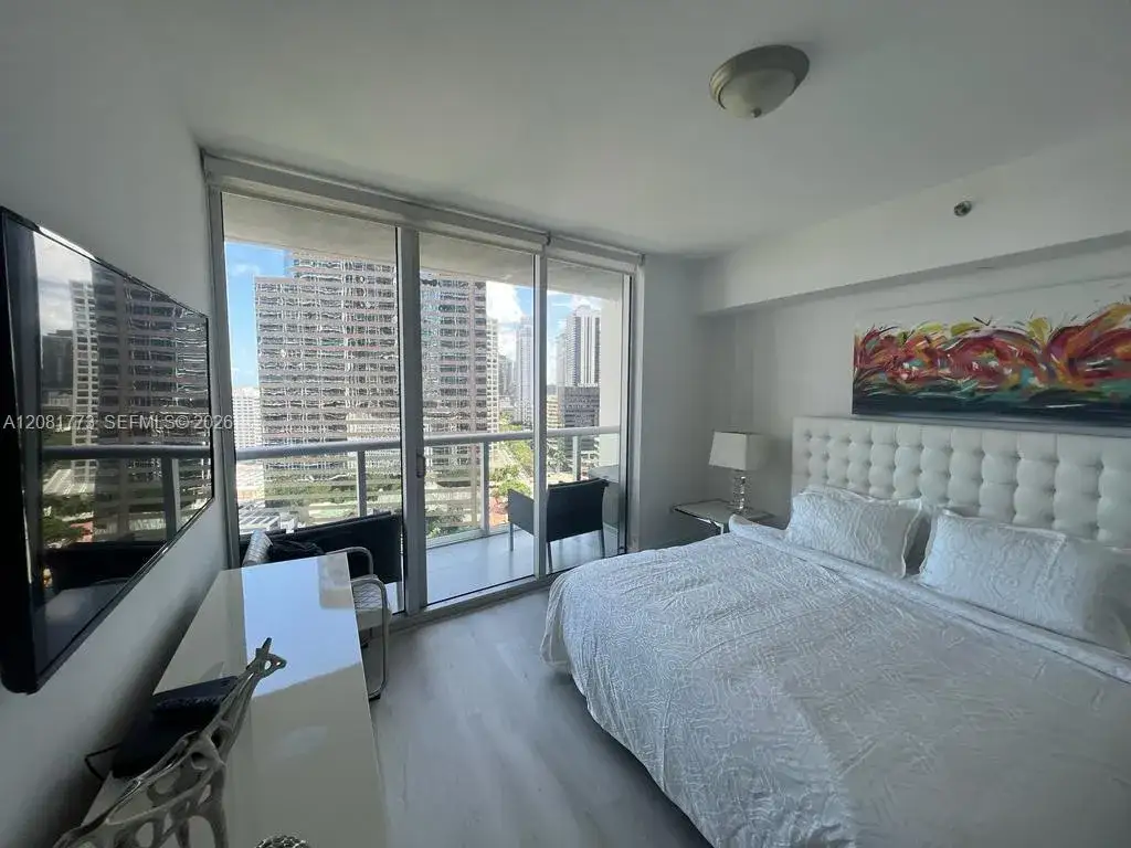 2 bedroom 1 bath Residential Lease for rent at 485 Brickell Ave # 2109, Miami FL 33131
