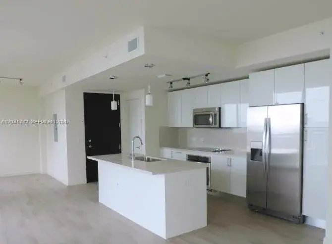 1 bedroom 1 bath Residential Lease for rent at 999 SW 1 AV # 2503, Miami FL 33130