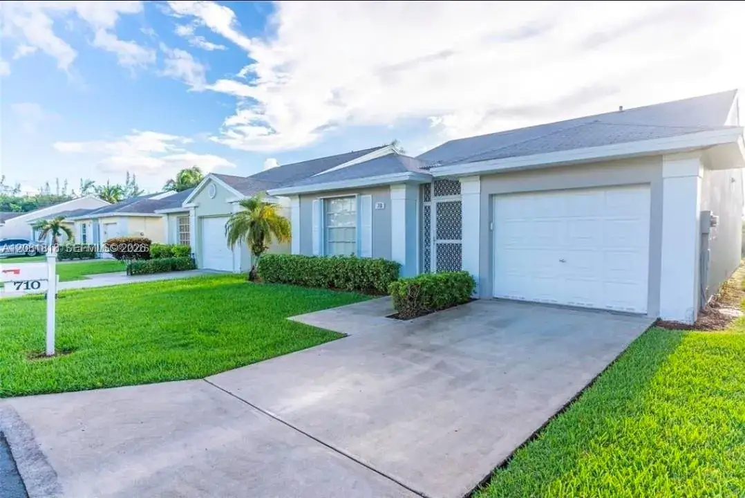 2 bedroom 2 bath Residential Lease for rent at 710 SE 22nd Ln, Homestead FL 33033