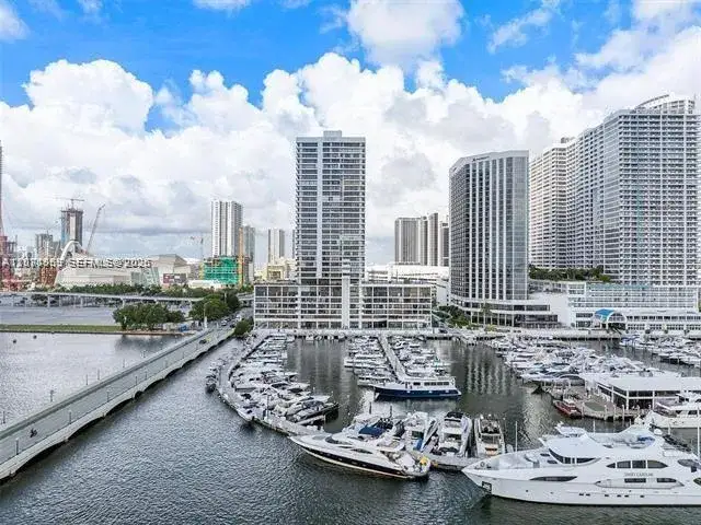 1 bedroom 1 bath Residential Lease for rent at 555 NE 15th St # 28D, Miami FL 33132