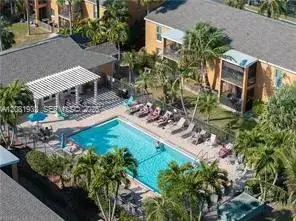2 bedroom 2 bath Residential for sale at 12642 Kenwood # B, Fort Myers FL 33907