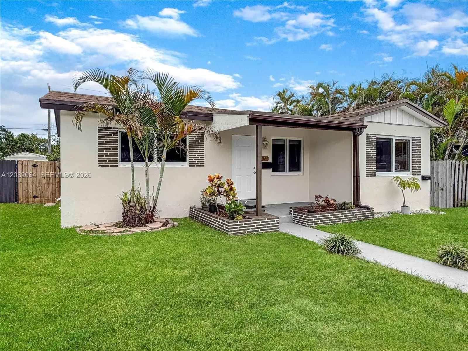 2728 Dewey St, Hollywood FL 33020
