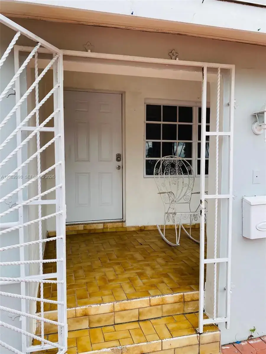 3 bedroom 2 bath Residential Lease for rent at 3335 SW 26th St # 3335, Miami FL 33133