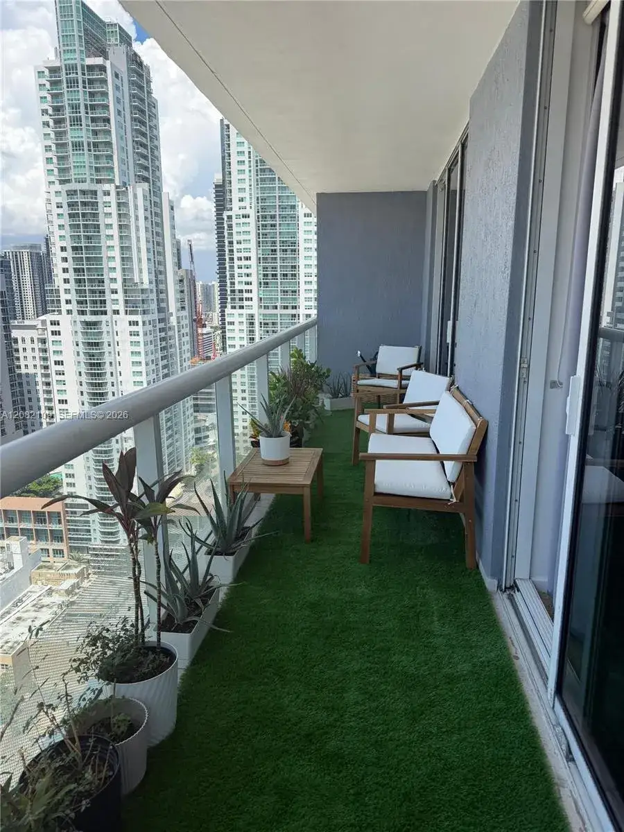 1 bedroom 1 bath Residential Lease for rent at 50 Biscayne Blvd # 3205, Miami FL 33132