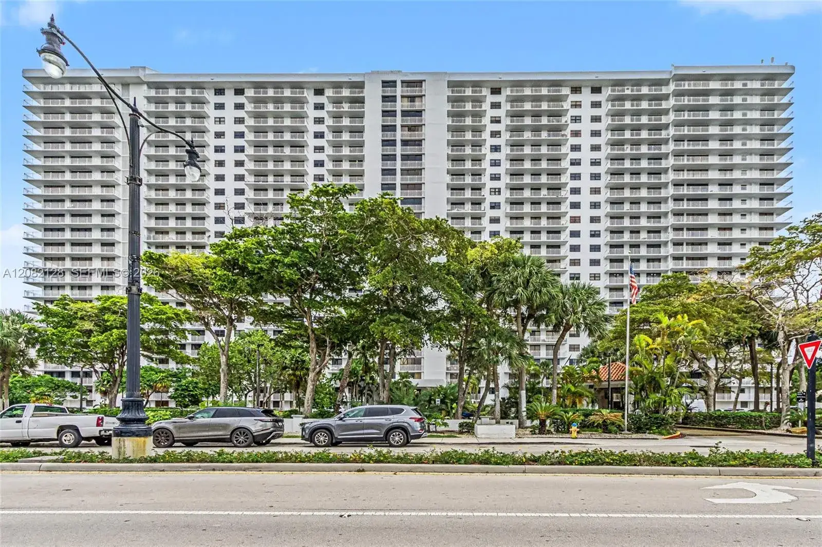 1 bedroom 1 bath Residential Lease for rent at 210 174th St # 816, Sunny Isles Beach FL 33160