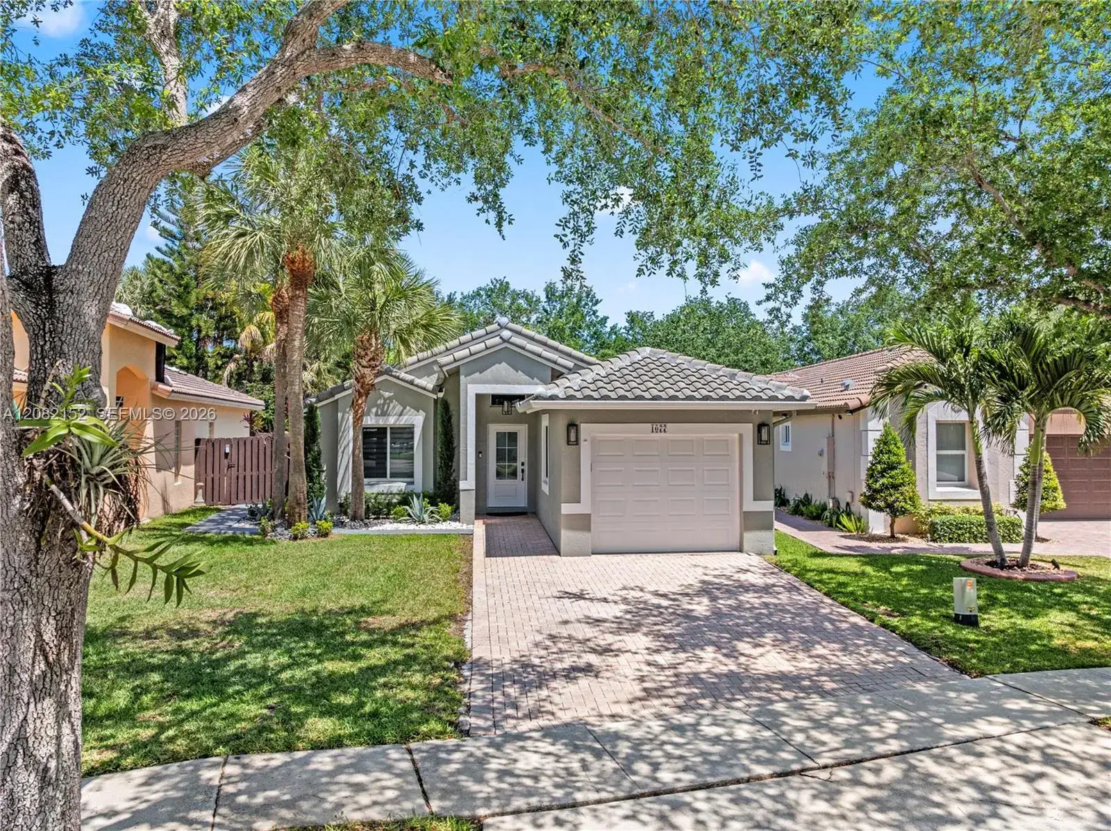 1077 NW 170th Ave, Pembroke Pines FL 33028
