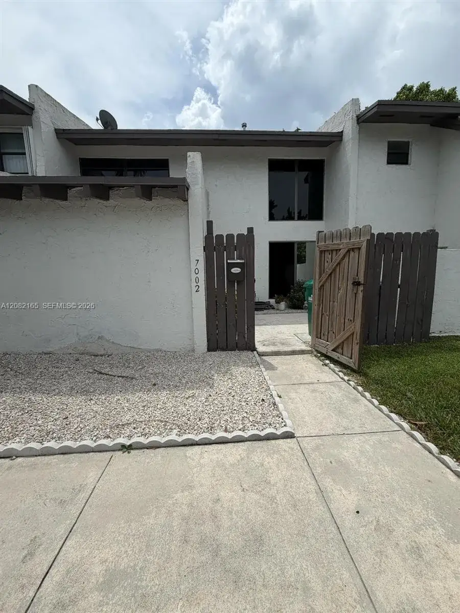 4 bedroom 1 bath Residential Lease for rent at 7002 SW 114th Ave # 7002, Miami FL 33173