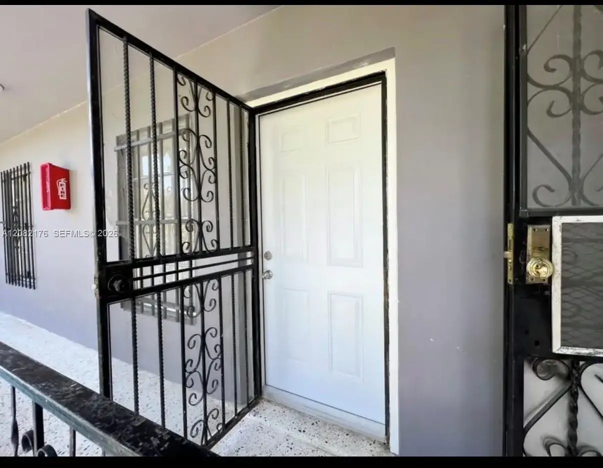 2 bedroom 1 bath Residential Lease for rent at 752 NW 4th St # 5, Miami FL 33128