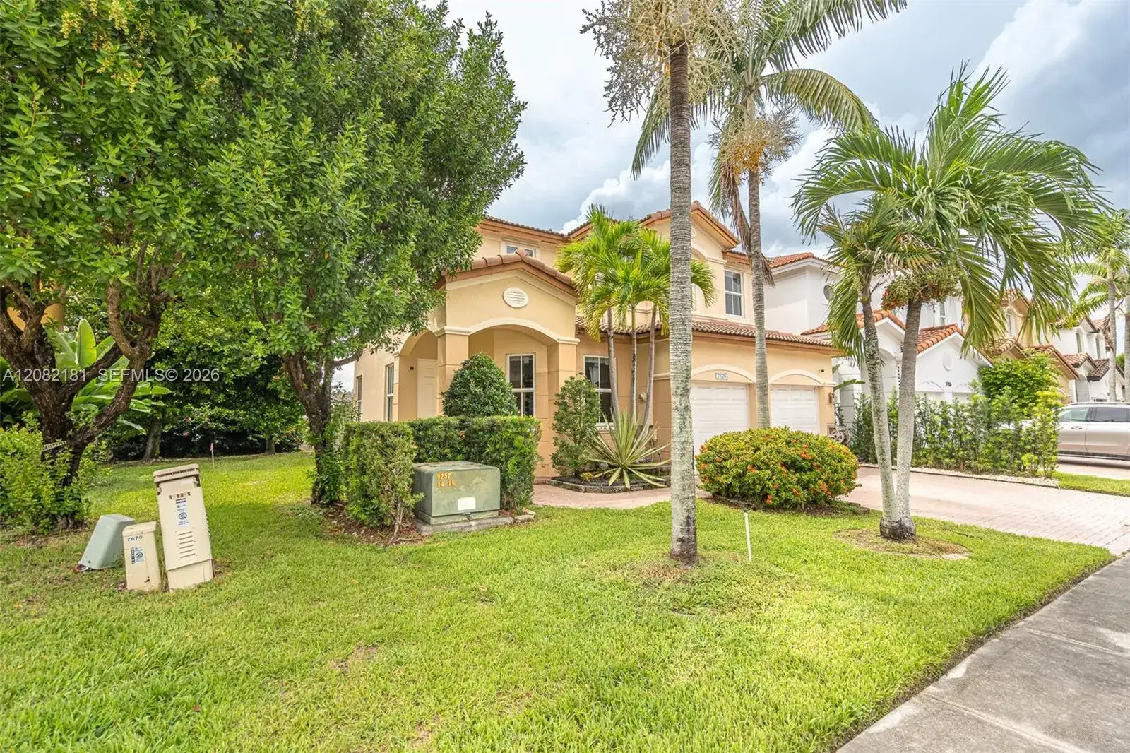 4 bedroom 3 bath Residential for sale at 7670 NW 113th Path, Doral FL 33178