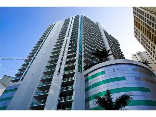 1 bedroom 1 bath Residential for sale at 218 SE 14th St # 2108, Miami FL 33131