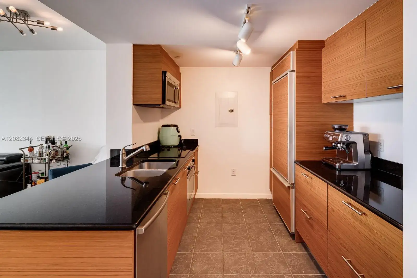 1 bedroom 1 bath Residential Lease for rent at 50 Biscayne Blvd # 4505, Miami FL 33132