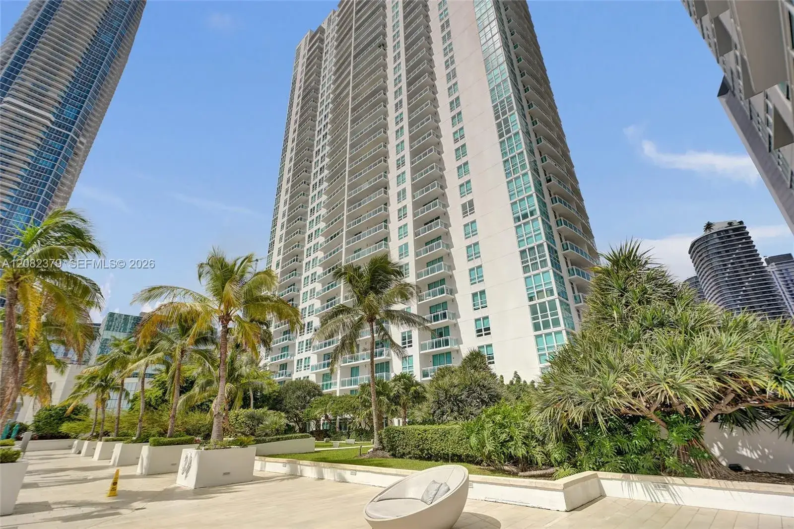 2 bedroom 2 bath Residential for sale at 951 Brickell Ave # 1106, Miami FL 33131