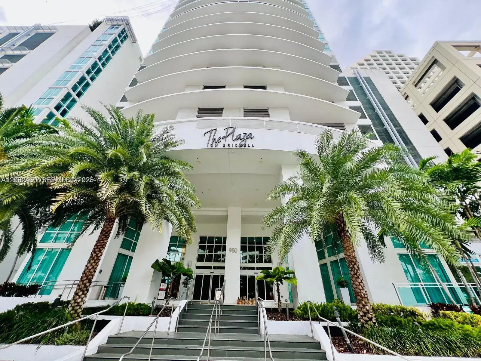 1 bedroom 1 bath Residential Lease for rent at 950 S Brickell Bay # 1109, Miami FL 33131