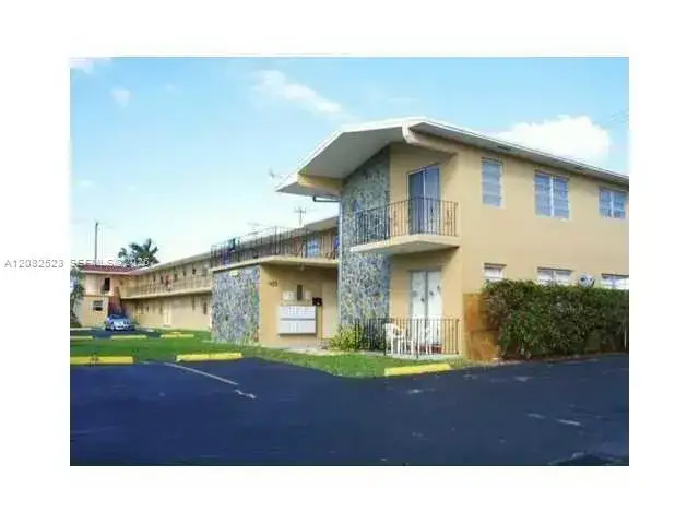 1 bedroom 1 bath Residential Lease for rent at 3903 SW 78th Ct # 103, Miami FL 33155