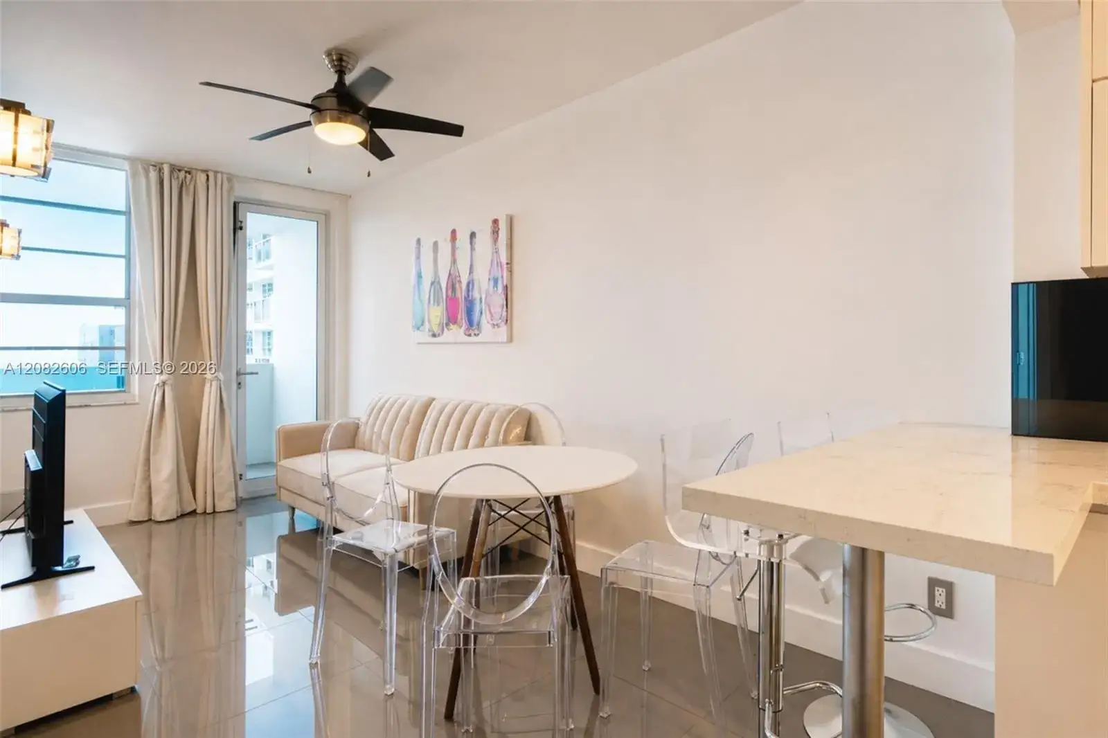 1 bedroom 1 bath Residential Lease for rent at 100 Lincoln Rd # 1420, Miami Beach FL 33139