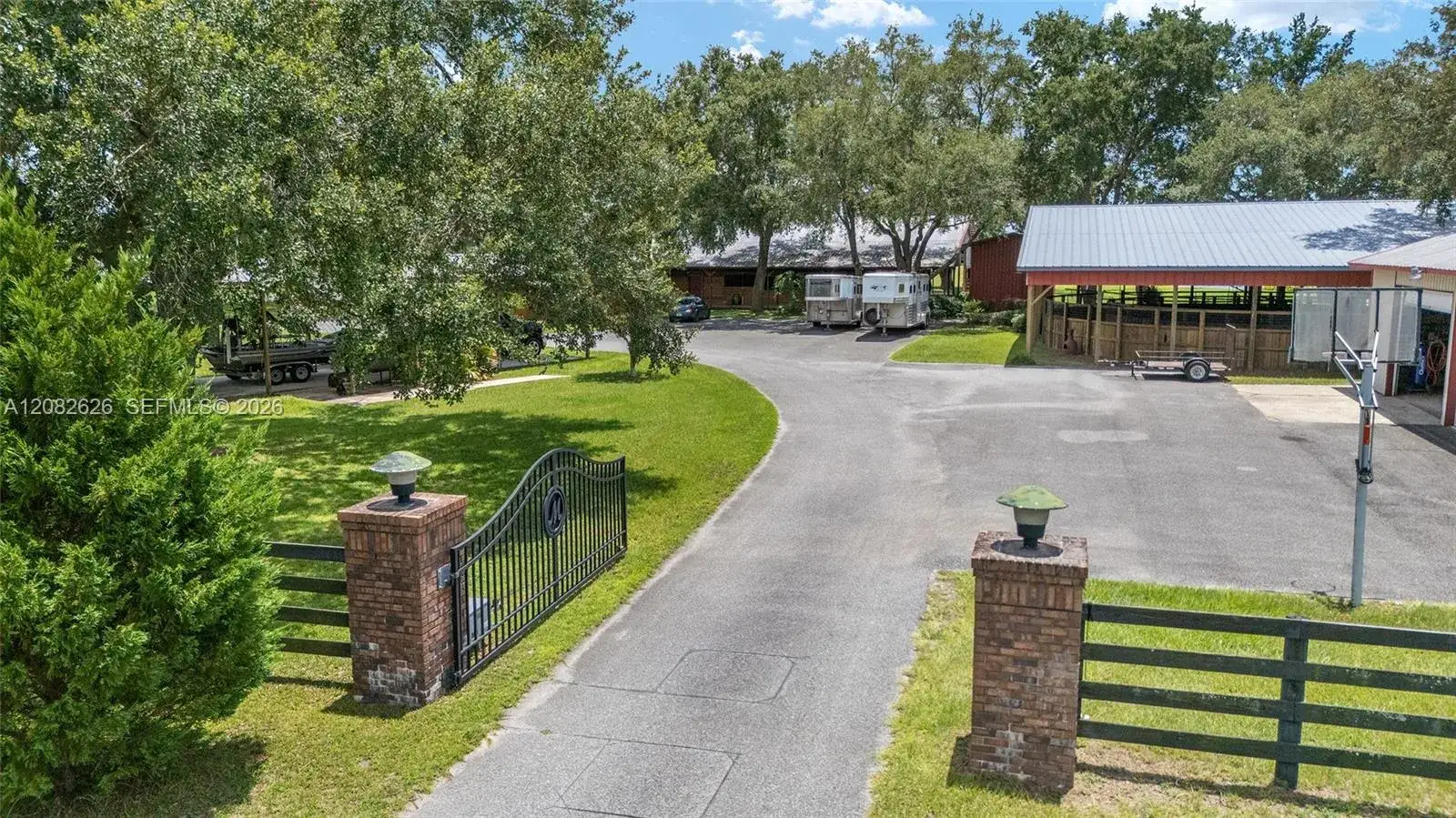 7 bedroom 4 bath Residential for sale at 18800 SE 47th Place, Ocala FL 32668