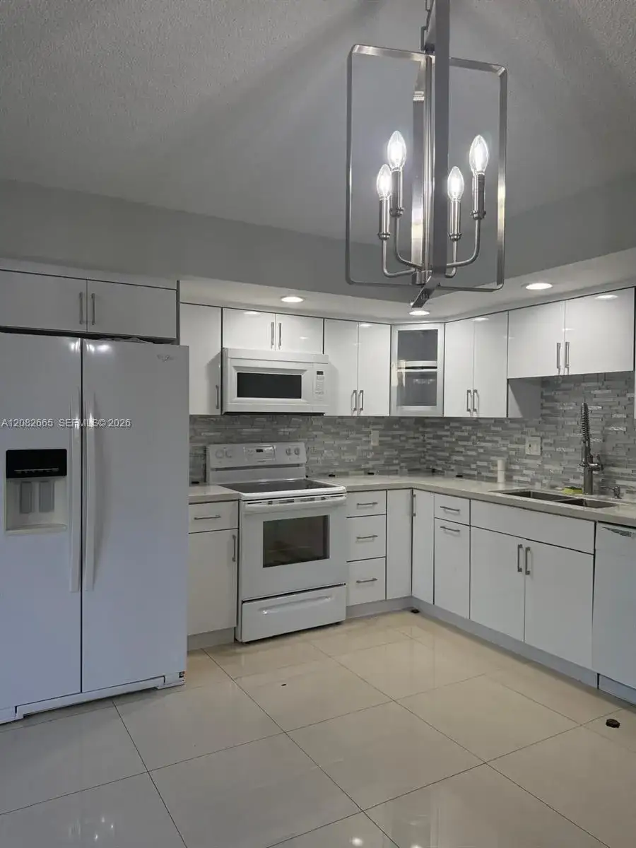 3 bedroom 2 bath Residential Lease for rent at 8650 SW 133rd Ave Rd # 211, Miami FL 33183