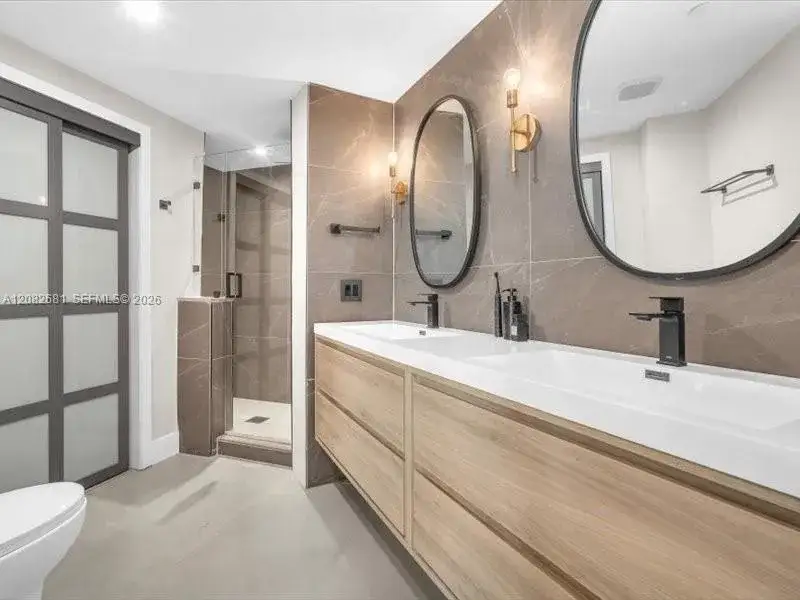 2 bedroom 2 bath Residential Lease for rent at 55 SE 6th St # 2902, Miami FL 33131