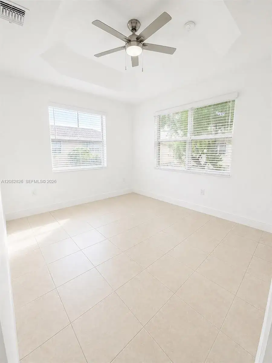 3 bedroom 3 bath Residential Lease for rent at 1570 NE 33rd Rd # 11, Homestead FL 33033