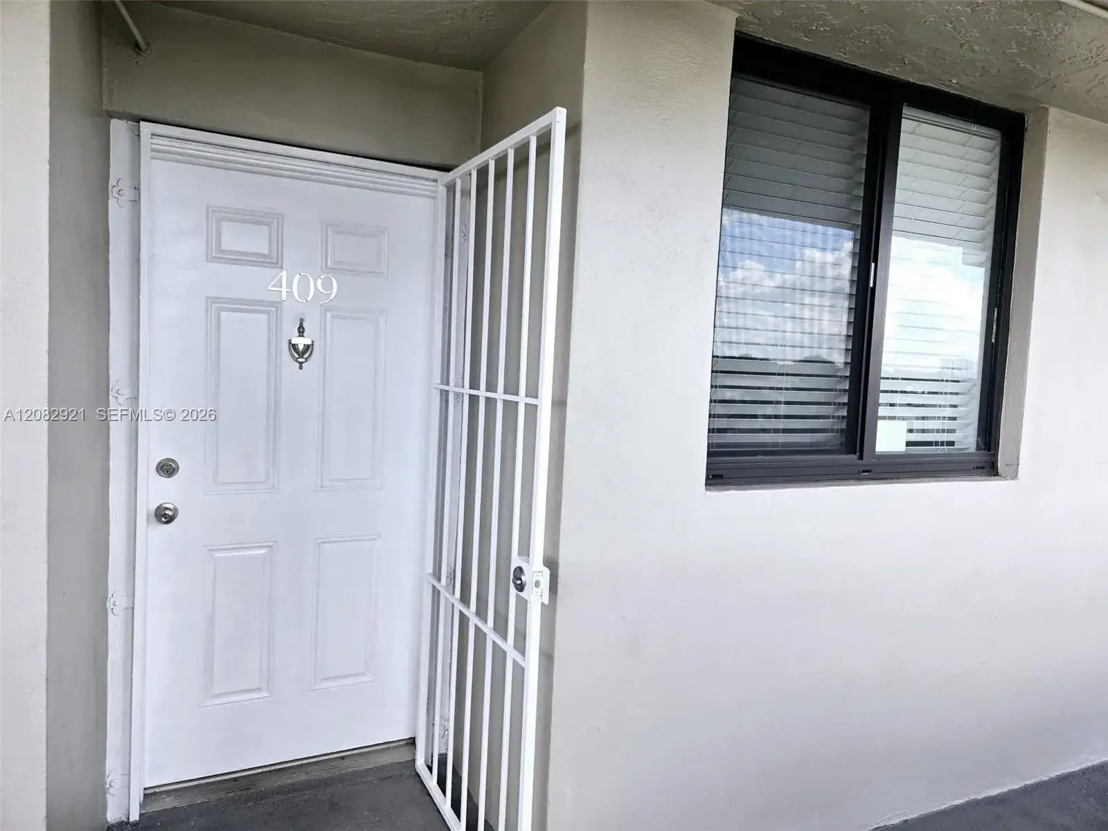 2 bedroom 2 bath Residential Lease for rent at 10290 NW 9th St Cir # 409, Miami FL 33172