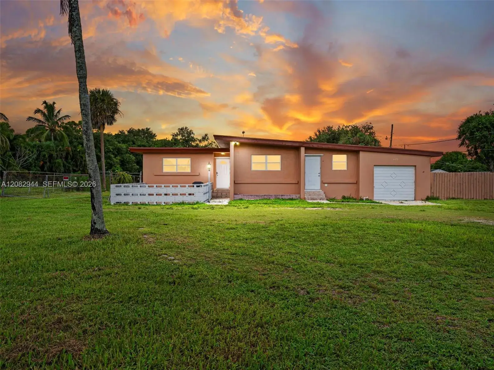 2 bedroom 2 bath Residential for sale at 4475 Kirk Rd, Lake Worth FL 33461