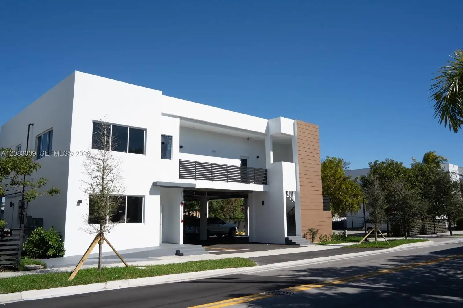 1 bedroom 1 bath Residential Lease for rent at 500 Foster Rd # C, Hallandale Beach FL 33009