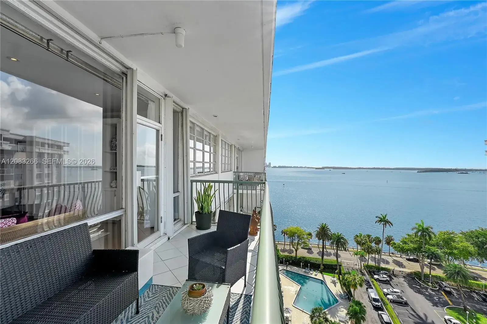 1 bedroom 1 bath Residential Lease for rent at 1408 Brickell Bay Dr # 1403, Miami FL 33131