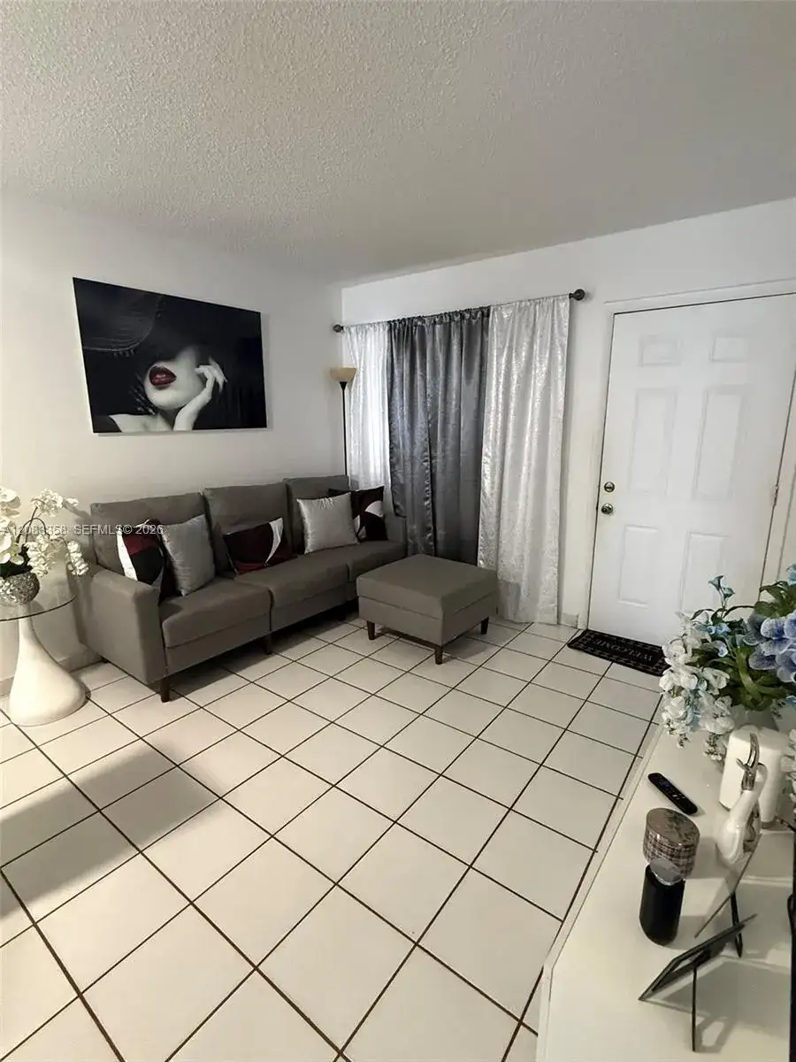 5420 W 21st Ct # 211, Hialeah FL 33016