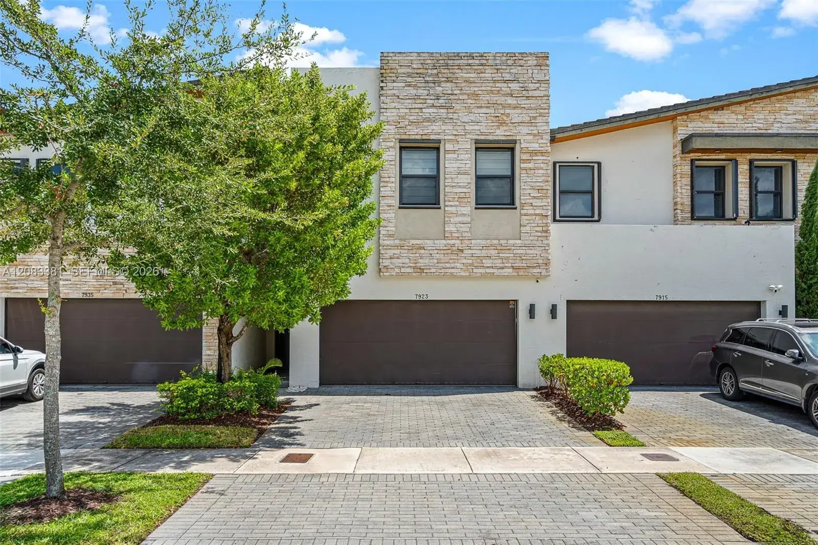 4 bedroom 3 bath Residential for sale at 7923 NW 104th Ct, Doral FL 33178
