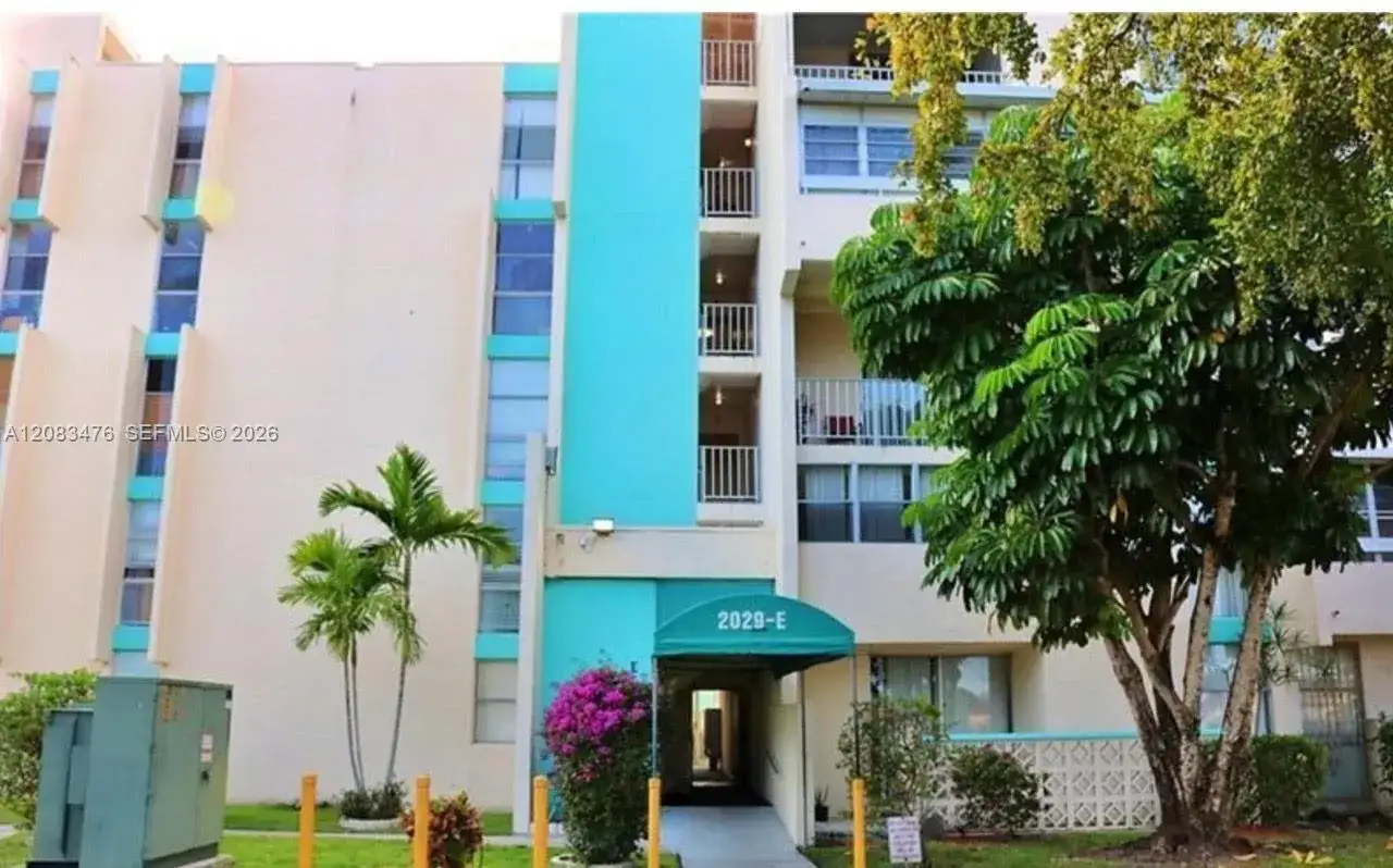 2 bedroom 2 bath Residential for sale at 2029 NW 46th Ave # E402, Lauderhill FL 33313