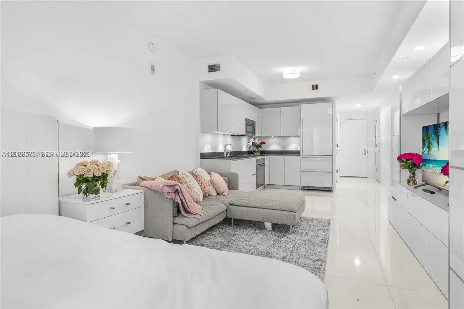 1 bath Residential Lease for rent at 1010 Brickell Ave # 1710, Miami FL 33131