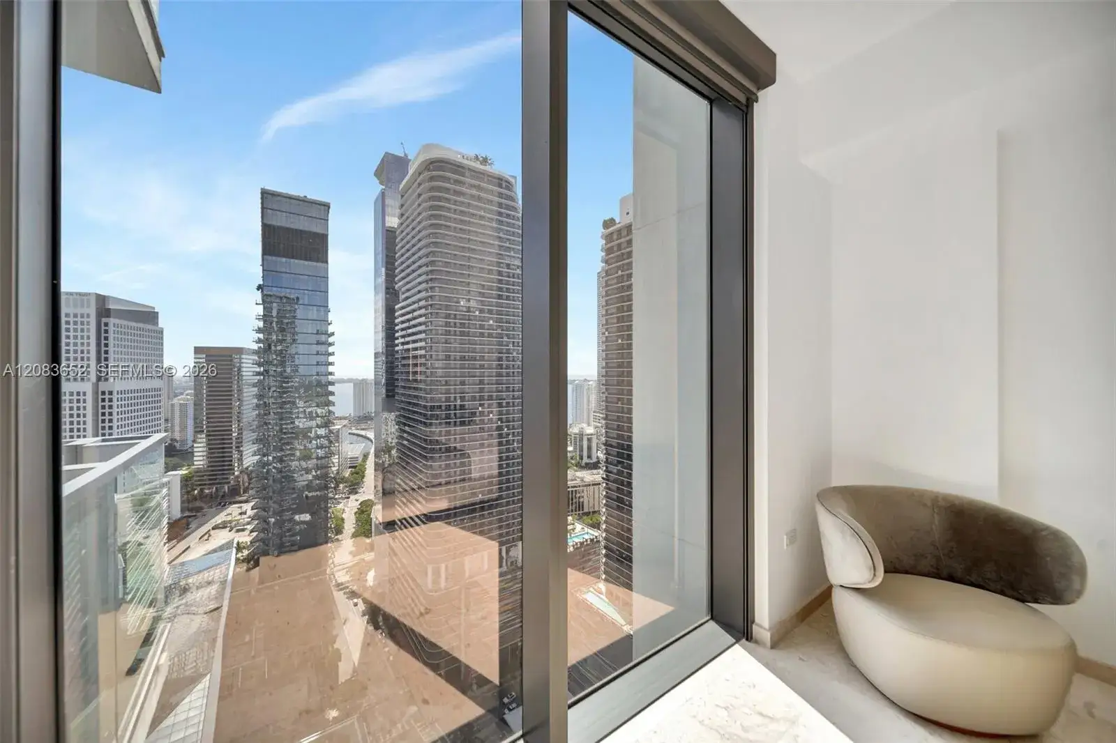 2 bedroom 2 bath Residential Lease for rent at 88 SW 7th St # 3203, Miami FL 33130