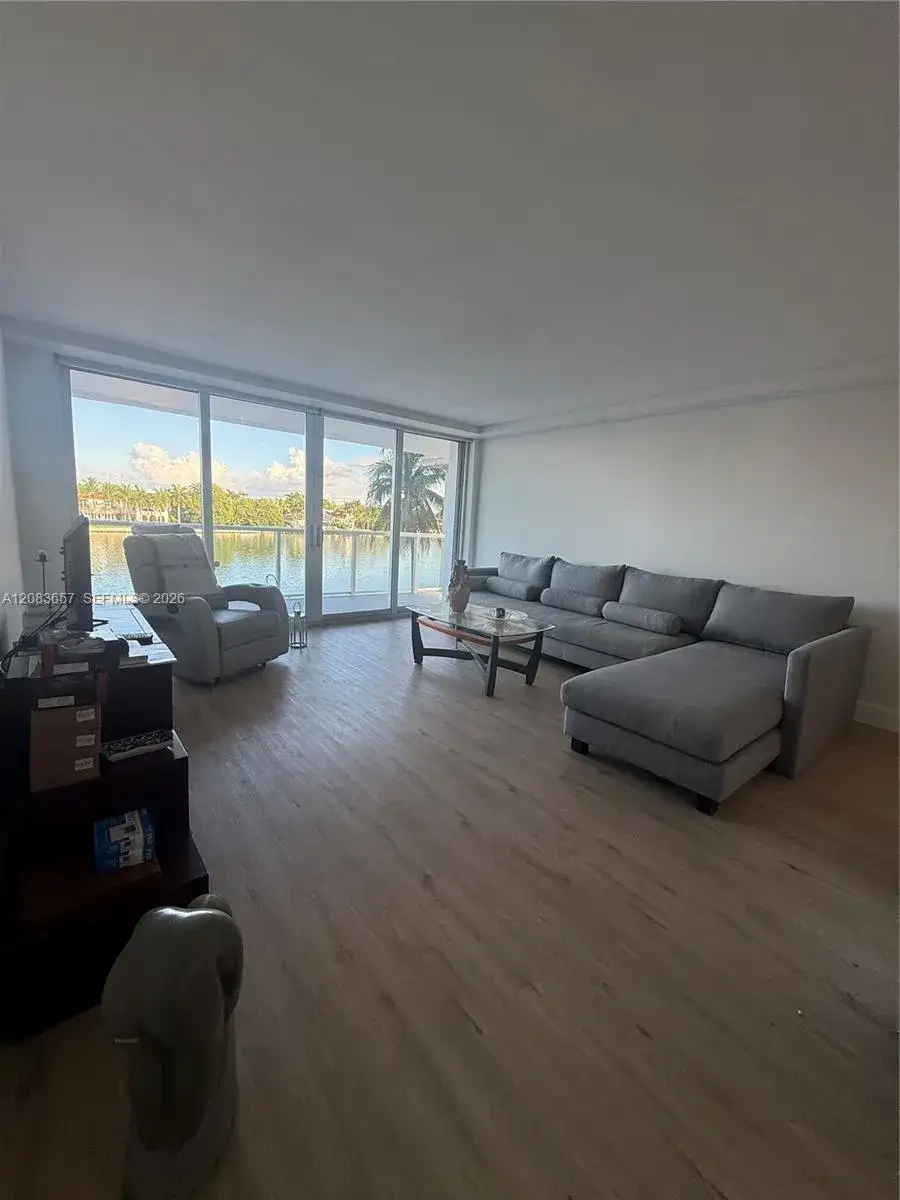2 bedroom 2 bath Residential Lease for rent at 5750 Collins Ave # 3F, Miami Beach FL 33140