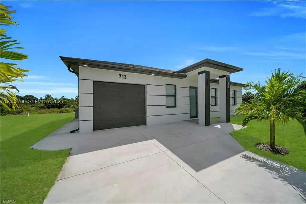 3 bedroom 2 bath Residential for sale at 711 Roma Ave, Lehigh Acres FL 33974