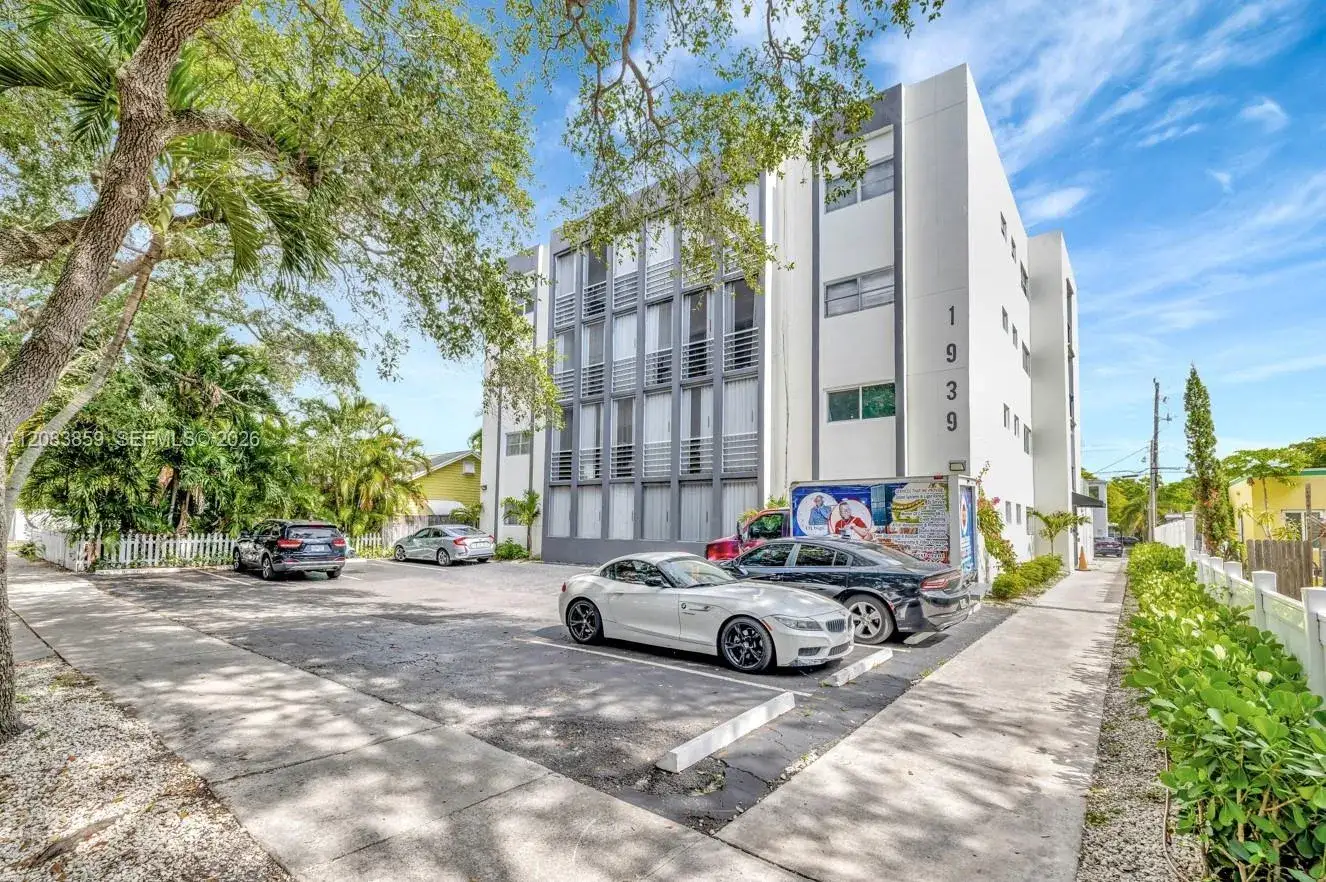 1939 Jefferson St # 103, Hollywood FL 33020