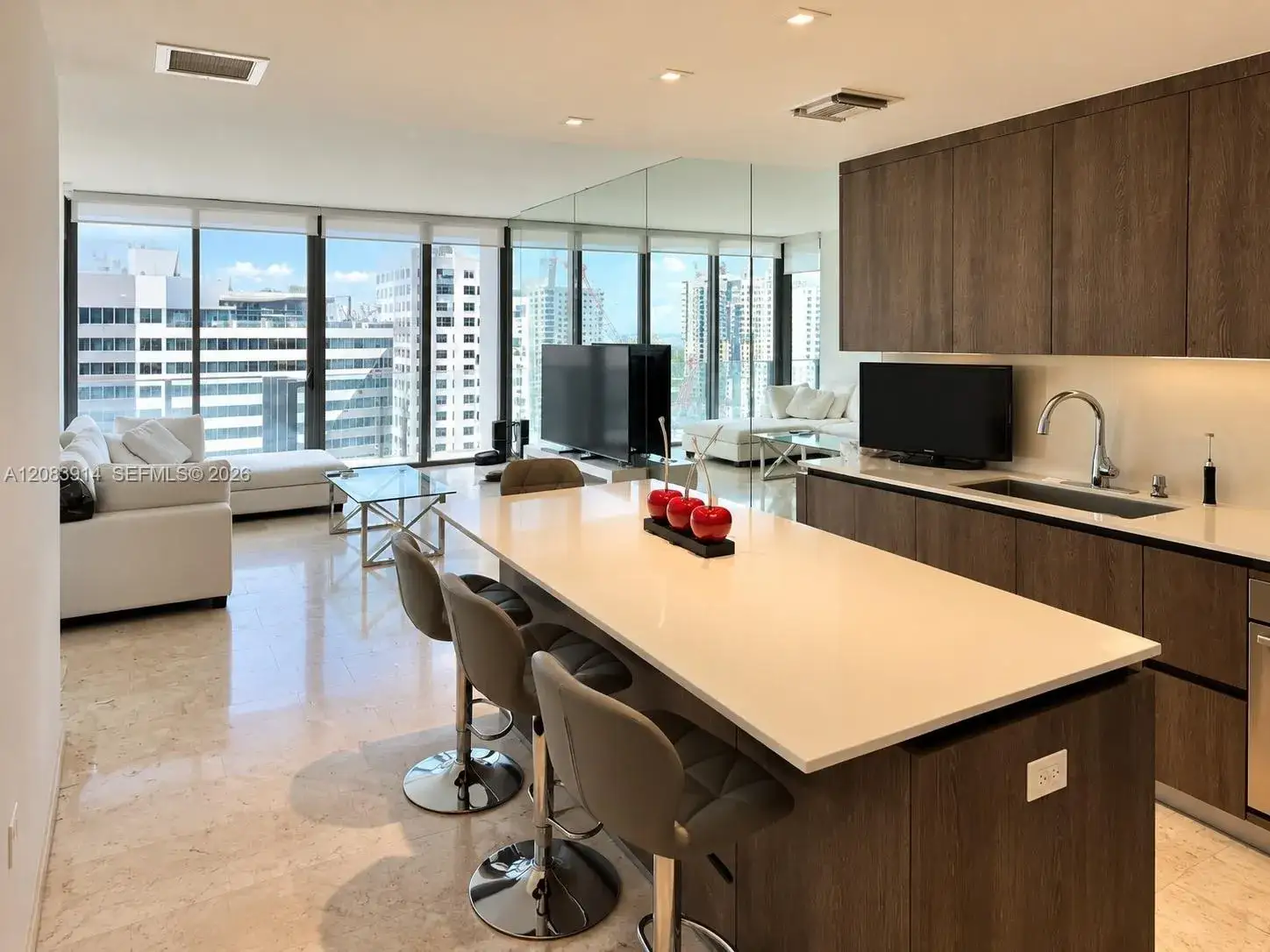 1 bedroom 1 bath Residential Lease for rent at 88 SW 7th St # 1808, Miami FL 33130