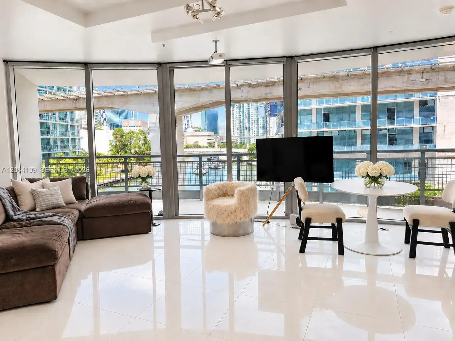 1 bedroom 1 bath Residential Lease for rent at 690 SW 1st Ct # 602, Miami FL 33130