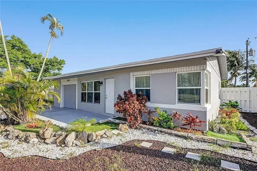 2 bedroom 2 bath Residential for sale at 1121 NE 23RD ST, Pompano Beach FL 33064