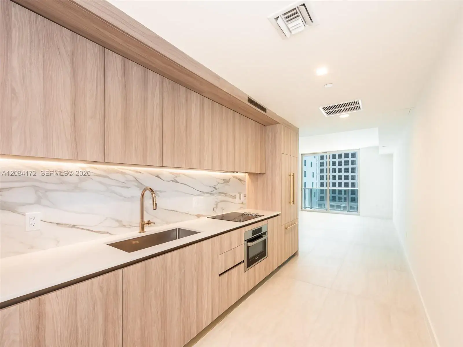 1 bedroom 1 bath Residential Lease for rent at 77 SE 5th St # 1714, Miami FL 33131