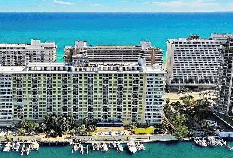 2 bedroom 2 bath Residential Lease for rent at 5600 Collins Ave # 14D, Miami Beach FL 33140