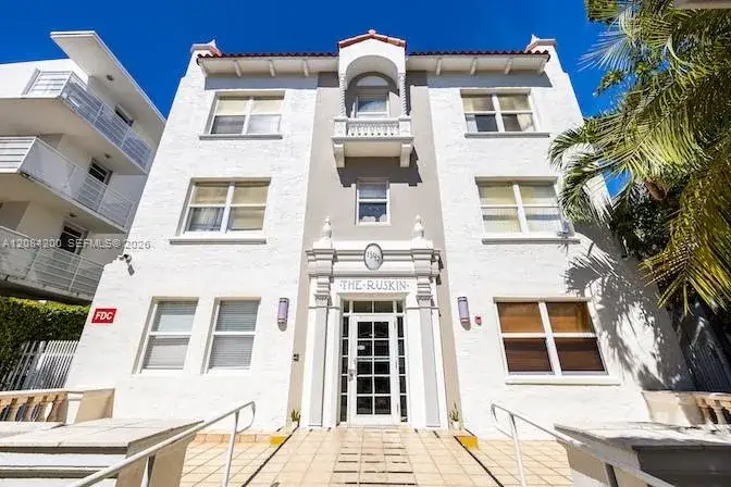1 bedroom 1 bath Residential Lease for rent at 1542 Drexel Ave # 302, Miami Beach FL 33139