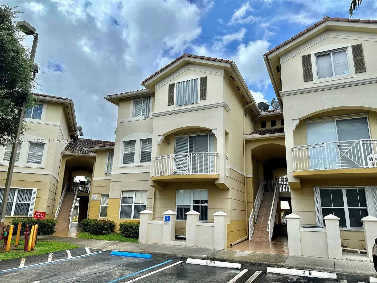 8866 W Flagler St # 206, Miami FL 33174