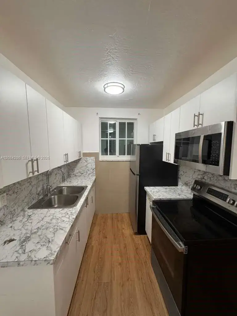 1 bedroom 1 bath Residential Lease for rent at 160 NE 55th St # 3, Miami FL 33137